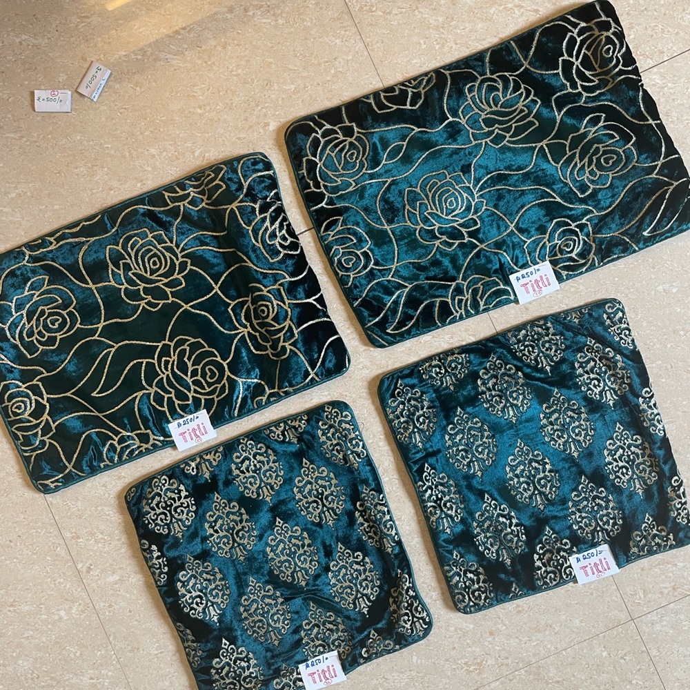 Set of 4 velvet cushion covers - Picture 1 of 2